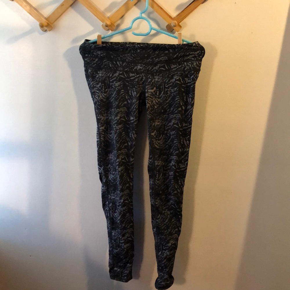 32 degrees Black gray striped leggings size xs.